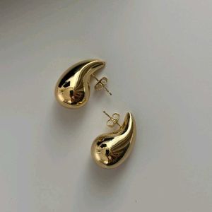 *Price Drop* Tear Drop Earrings Gold.