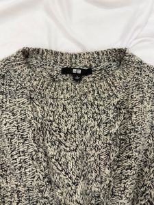 Uniqlo Grey Knit Sweater