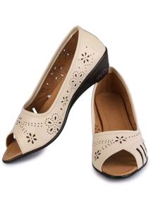 Women Hills Cream Colour Style
