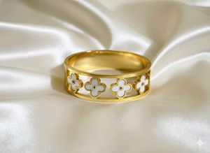 Clover Bangle Bracelet