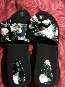 Floral Bow Flip Flops - Size 5