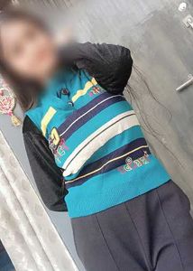 Girl&#39;s Striped Top