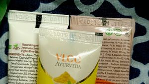 Gift Set Of 5 facewash In A Pouch Bag - Mamaearth, VLCC, Organic Harvest, Ayouthveda And Aaranyaa Face Wash Packs For Birthday Anniversary Or Any Special Occassion Gifting For Both Men And Women