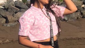 pink crop top t-shirt 💓its so comfortable t-shirt and it's look like beaches view give and very affordable t-shirt and 2 time wear and t-shirt conditions very very good