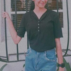 Black ribbed crop top