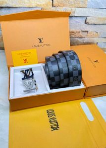 LOUIS VUITTON MENS IMPORTED BUCKLE BELTS WD BOX