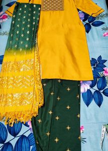 Beautiful Kurta Set On Sale!