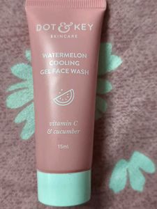 Dot &amp; Key Face Wash