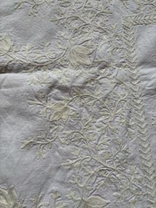 embroidered dining table Mate