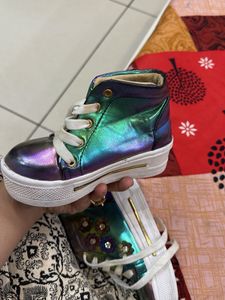 Stylish Kids&#39; High-Top Sneakers