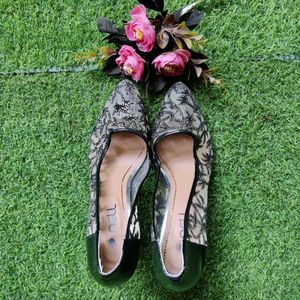 Beautiful Lace And Glitter Black Heels