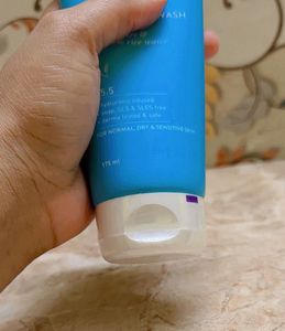 Dot &amp; Key Face Wash
