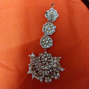 Elegant Maang Tikka