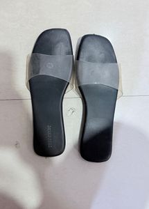 (1 Pair ) Size 7 (41) Good Condition