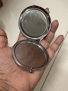 travel pocket mirror