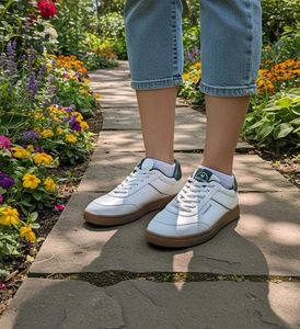 Women's White Sneakers size 6/ 39 🔥🥂