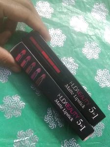 HUDA BEAUTY