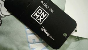 Disney Mickey &amp; Friends Crew Love Sweatshirt