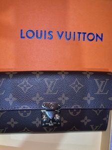LOUIS VUITTON AUTHENTIC WALLET