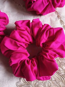 Pink Scrunchie Set 3 New 🆕✨