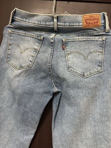 Levi&#39;s Light Wash Denim Jeans