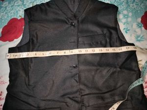 New Sleeveless Black Jacket