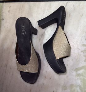 Chic Black & Gold Heels