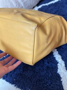 Chic Yet Stunty Yellow And Grey Shoulder Bag