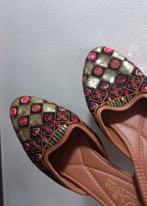 Ethnic Mojari Flats