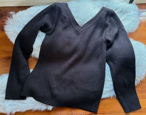 Black V-Neck Long Sleeve Top