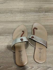 Footin Flip-Flops - Size 6
