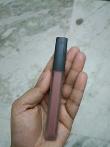 Huda Beauty Liquid Lipstick Shade Wifey - Original