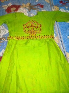Long Gown Comes Belt
