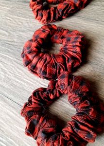 Red Plaid Scrunchies (Pack Of 5)