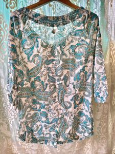 BOGO🎁Buy One Get 1 Free🎁Paisley Print Top