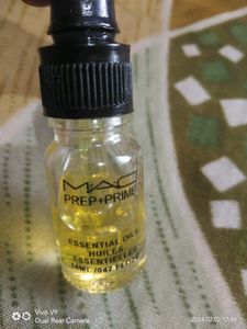 Mac Prep+prime ,essential Oils