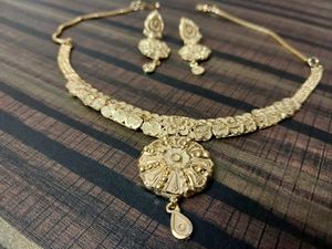 Elegant Gold-Tone Necklace &amp; Earring Set