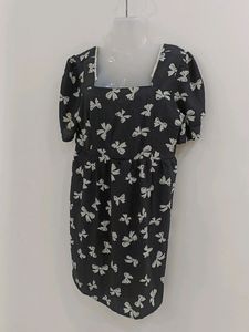 Georgette Frock With Pearls On The Neck