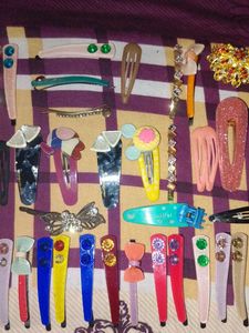 BUY ATLEAST 3 Hair Clips✨