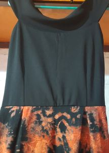 This Is Black Gown Party Wear....I Am Selling This Bcoz Not Fit Yo Me