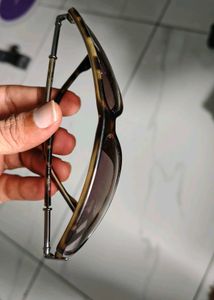 2 Gogs One Is Fastrack, Other Iddee