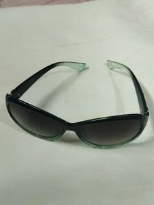 Women Sun Glasses In Very Good Condition