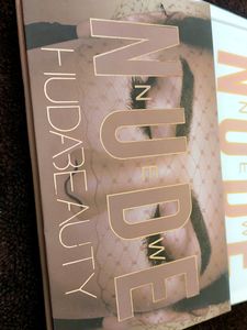 The New Nude Eyeshadow Palette High Pigmented Easy To Blend Talc-Free