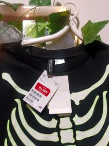 H&amp;m Skeleton Rib Cage Graphic Sweatshirt