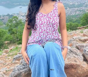 Gulabi Tie-Up Short Kurti 🌸