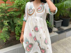 Elegant White Embroidered Kurta