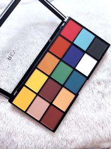 Revolution Reloaded Marvellous Mattes eyeshadow pa