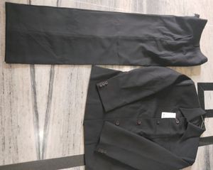 Paint Coat For Men Black Colour  ( This Coat Is From Australia  ) It Is Not Use