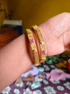 Beautiful bangles 2.4 like real gold with stone