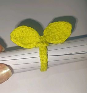 Crochet Leaf Sprout Tie